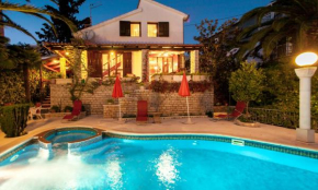 Spacious Villa in Seget Vranjica with Private Pool